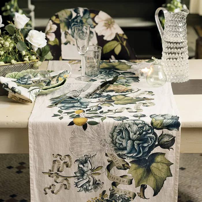 Giardino Table runner