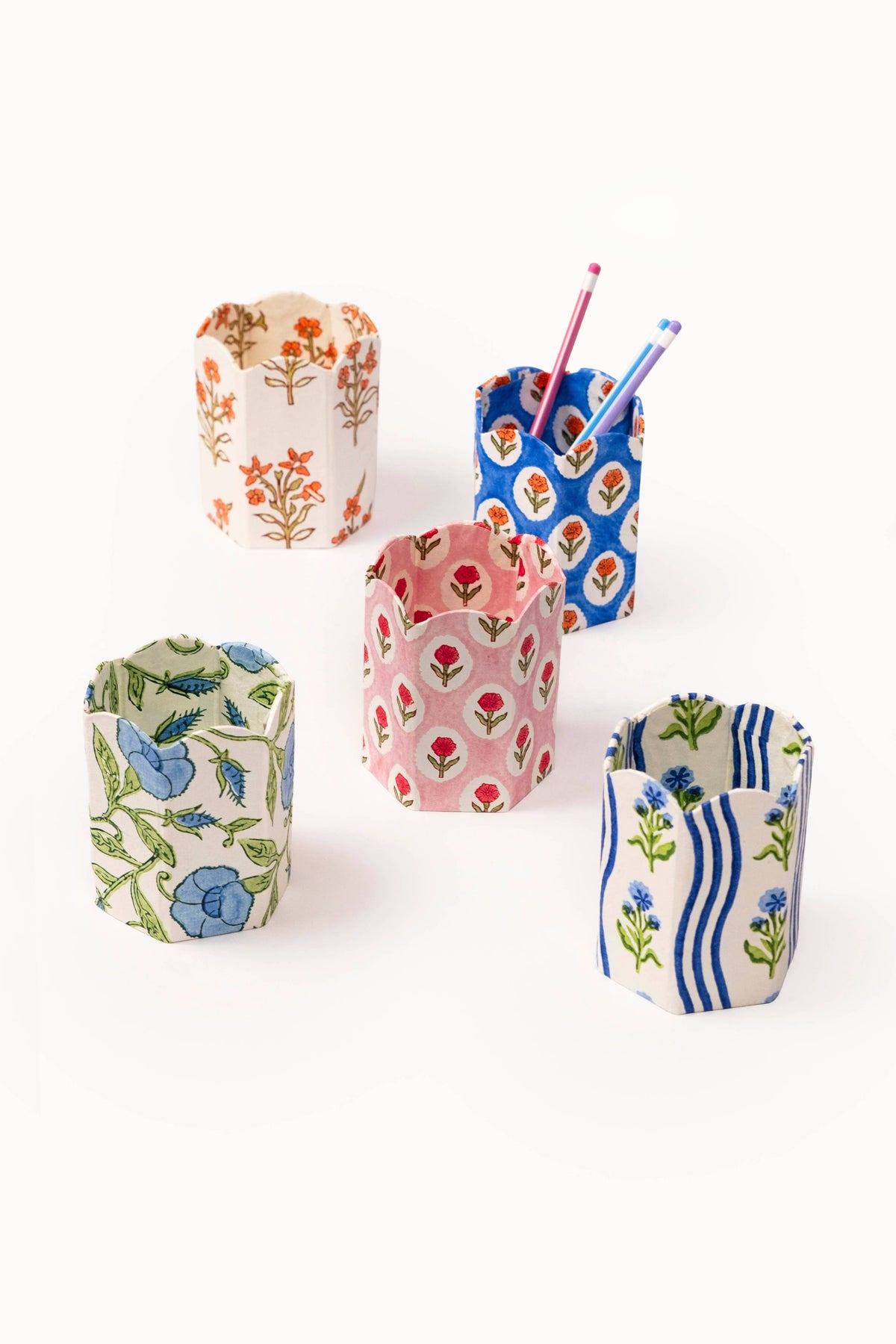 Wavy Stripe Collapsible Pencil Holder