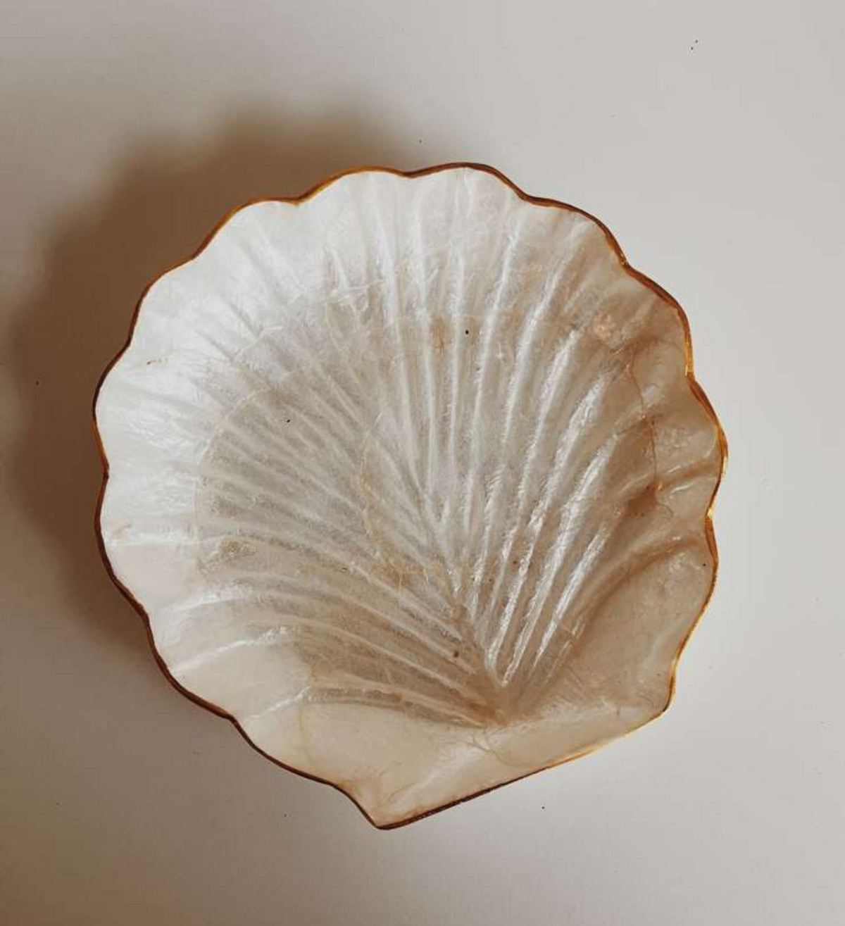Mother of Pearl Accent Scallop Dish