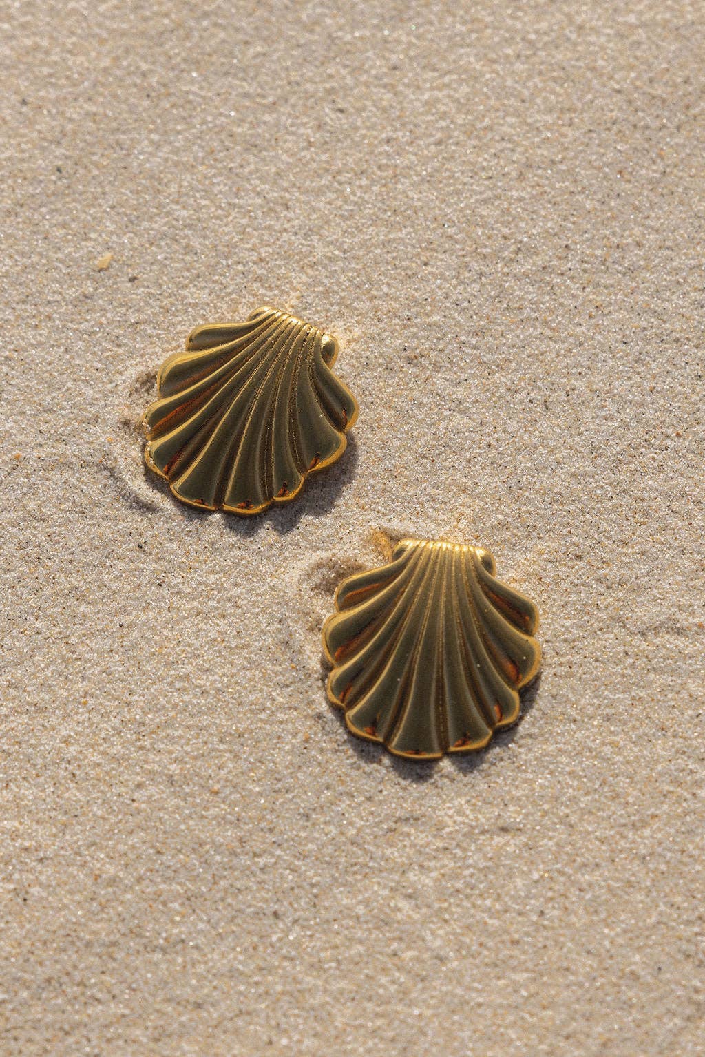 Lumi Gold Shell Earrings