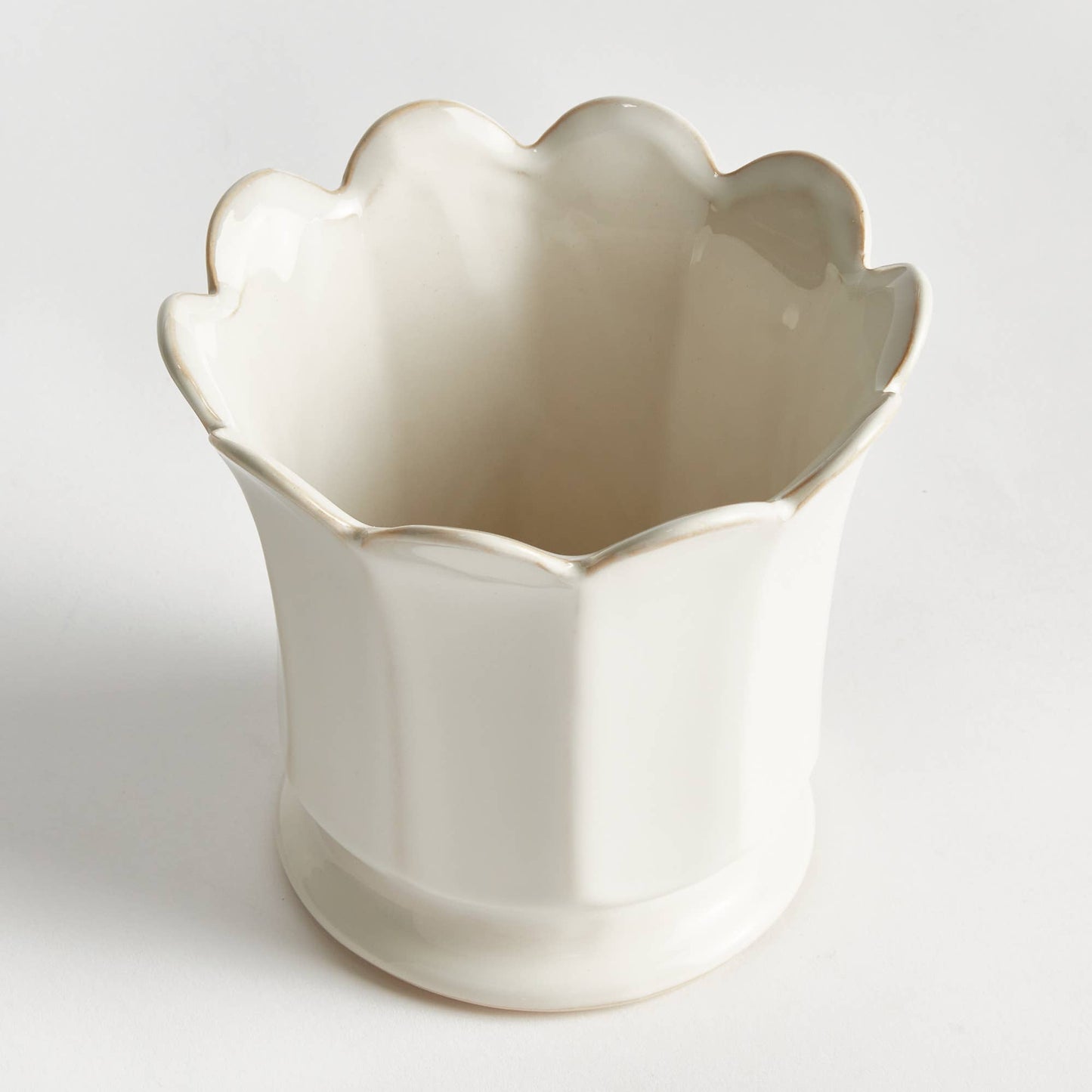 Maline Footed Pot
