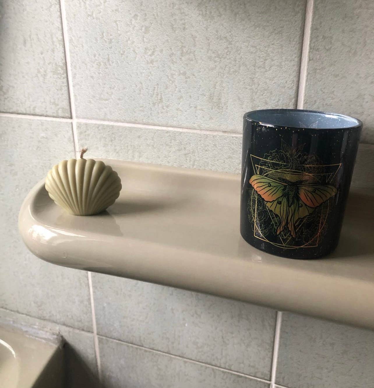 Nude tone shell candle